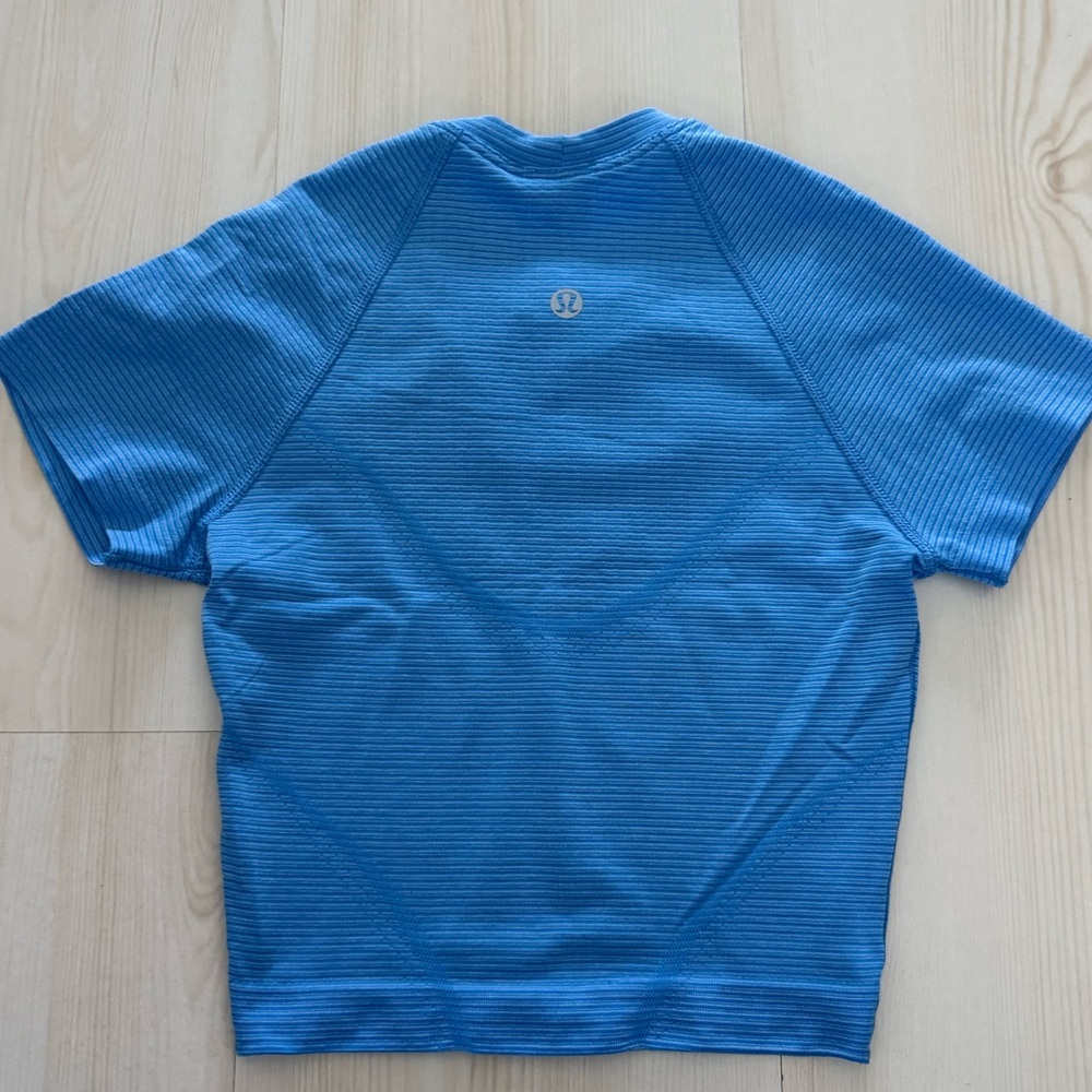 Lululemon Swiftly Tech
Cropped Short-Sleeve Shirt 2.0